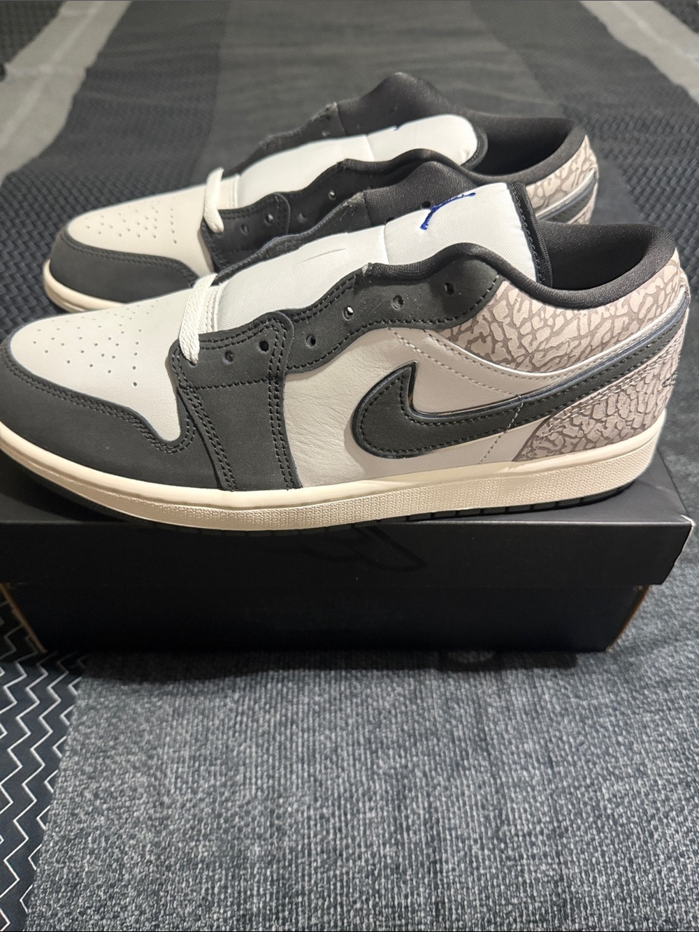 Jordan 1 Low SE V2